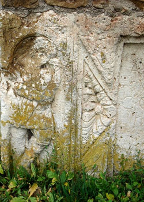 detaliu stg monument funerar